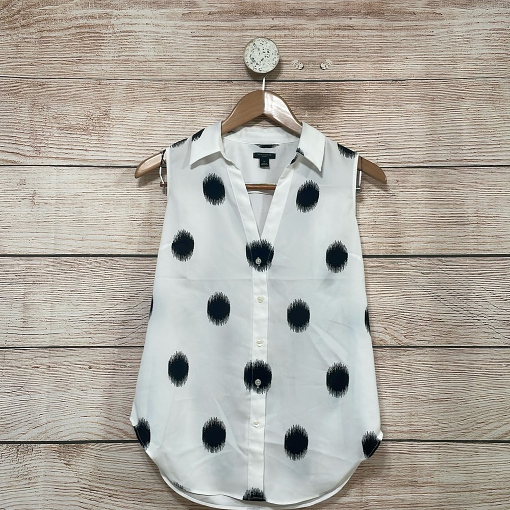 Small Ann Taylor Cream Sleeveless Collar Button Down Polka Dot Top Blouse